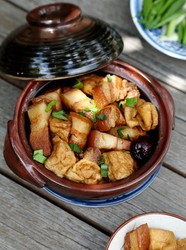 豆腐果炖五花肉