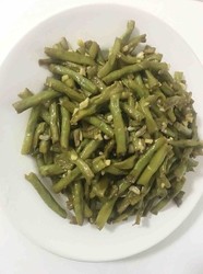蒜香油焖豇豆