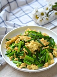 鸡蛋炒韭薹