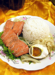 三文鱼圆葱盖饭