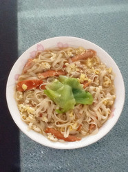 鸡蛋生菜面