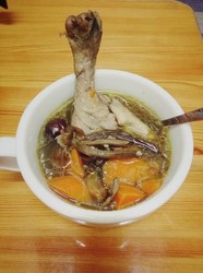 茶树菇煲鸡