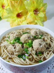 香菇鸡肉丸荞麦面