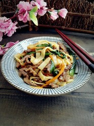 芥兰炒牛河