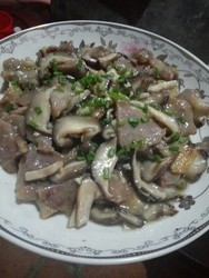 鲜香菇炒肉片