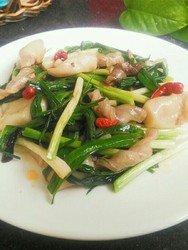 蒜苗炒鱼泡