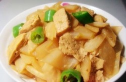 辣椒萝卜炖豆腐
