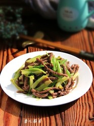 芹菜炒牛肉丝