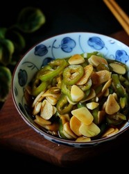 蒜片拌辣椒