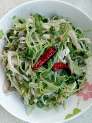 黑豆苗拌双菇