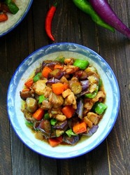 蚝油鸡丁炒三蔬