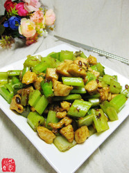芹菜鸡丁
