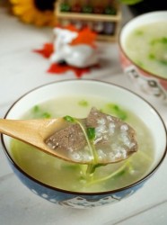 豌豆苗猪肝粥