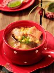 黄豆海带猪蹄汤