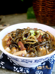 五花肉海带炖豆腐