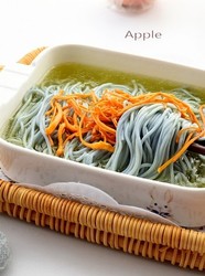 蝶豆花鸡汤面