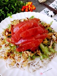 苦菊腊肠拌面