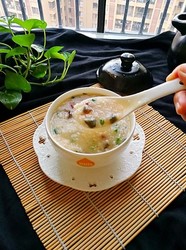 砂锅版皮蛋瘦肉粥