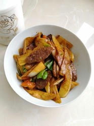 牛肉肠炒茭白