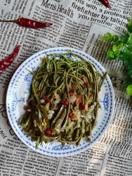 香辣油泼香椿