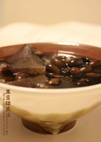 黑豆猪皮汤