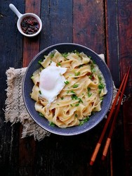 卧鸡蛋面条