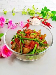蒜薹魔芋炒干肠