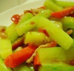 剁椒青瓜条