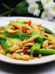 秋葵炒鸡胸肉