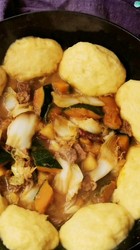 蔬菜炖牛肉贴饼子