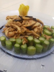 香煎芦笋鸡油菌