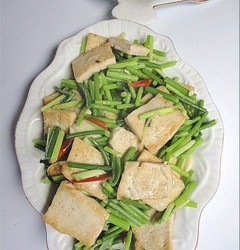 蒜苔炒豆腐