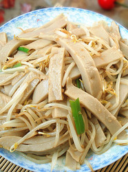 绿豆芽炒贯肠