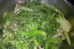 蒜香豆角西兰花