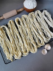 自制鸡蛋挂面，根根劲道润滑