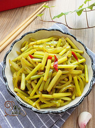 辣椒炒蒜苔