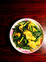 家常胡萝卜蒜薹炒鸡蛋