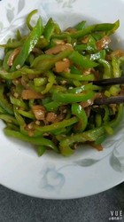 辣椒炒猪肉皮