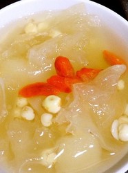 雪梨芡实银耳羹