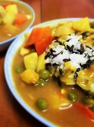 咖喱鸡肉菰米饭