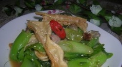 烧肉腐竹炒芥菜