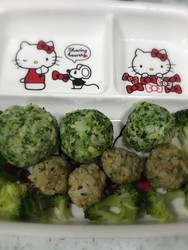西兰花肉松饭团