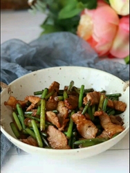 蒜苔炒肉