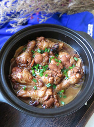 砂锅炖鸡翅根