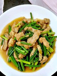 蒜苔炒肉片