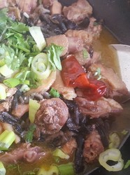 纯笨鸡炖山榛蘑