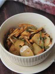 四季豆香干肉丝炒年糕