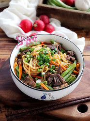 豆角鸡胗虫草焖面