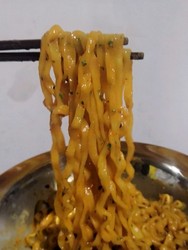 和润酸奶的韩国芝士炒火鸡拉面