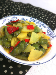 梅豆炖土豆辣椒
